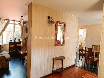 Casa de 5 alcobas en venta en La Esmeralda, Bogotá, 240 m² · foto 2 de 15