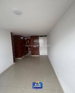 Apartamento de 3 alcobas en venta en Los Arrayanes De Suba Predio Lombar, Bogotá, 46 m² · foto 2 de 10