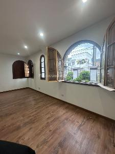 Casa de 5 alcobas en arriendo en Parkway, Bogotá, 328 m² · foto 4 de 15