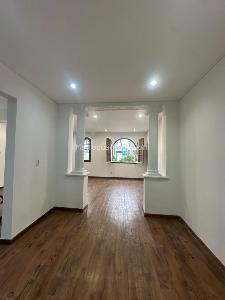Casa de 5 alcobas en arriendo en Parkway, Bogotá, 328 m² · foto 5 de 15