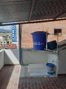 Casa de 5 alcobas en venta en San Diego, Ibagué, 240 m² · foto 10 de 12