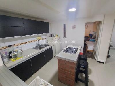 Casa de 5 alcobas en venta en San Diego, Ibagué, 240 m² · foto 3 de 12