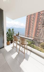Apartamento de 2 alcobas en venta en Poblado Ciudad Del Rio, Medellín, 65 m² · foto 2 de 16