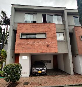 Casa de 3 alcobas en venta en Altos Del Poblado, Medellín, 155 m² · foto 18 de 20