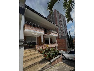 Casa de 5 alcobas en venta en Cataluña, Sabaneta, 237 m² · foto 3 de 20