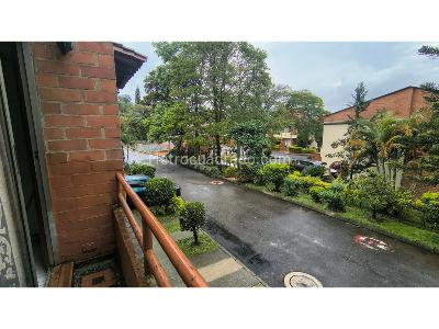 Casa de 3 alcobas en venta en Camino Verde, Envigado, 45 m² · foto 2 de 13