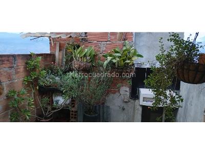 Casa de 5 alcobas en venta en Cataluña La Milagrosa, Medellín, 44 m² · foto 3 de 20