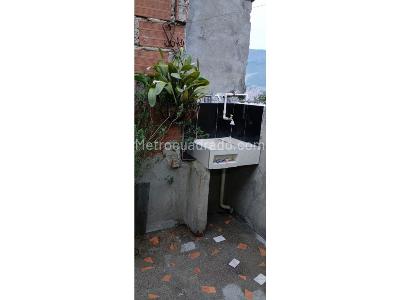 Casa de 5 alcobas en venta en Cataluña La Milagrosa, Medellín, 44 m² · foto 8 de 20