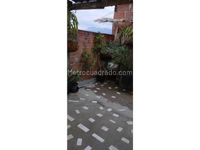 Casa de 5 alcobas en venta en Cataluña La Milagrosa, Medellín, 44 m² · foto 9 de 20