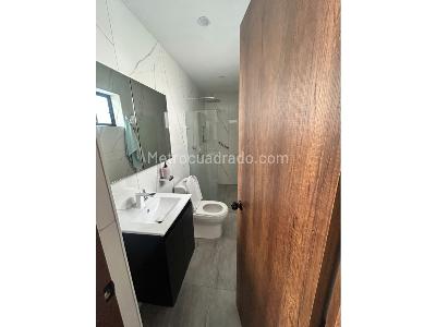 Casa de 5 alcobas en venta en Simon Bolivar, Medellín, 308 m² · foto 13 de 20