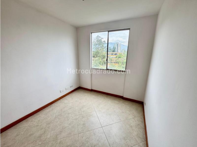 3BR Apartment in Belún with Private Parking & Balcony - 7