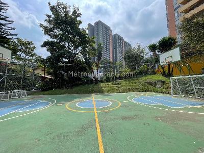 Apartamento en venta en Loma De Los Bernal, Medellín · foto 13 de 17