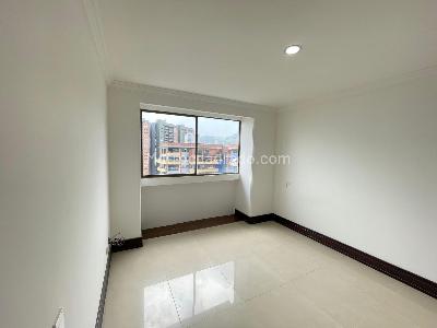 Apartamento en venta en Loma De Los Bernal, Medellín · foto 4 de 17