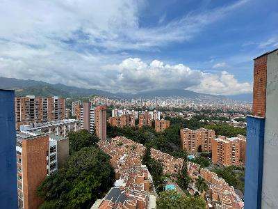 Apartamento en venta en Loma De Los Bernal, Medellín · foto 2 de 17
