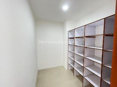 Apartamento en venta en Loma De Los Bernal, Medellín · foto 9 de 17
