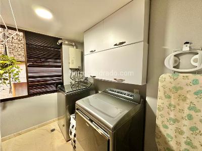 Apartamento de 4 alcobas en venta en Laureles, Medellín, 215 m² · foto 3 de 20