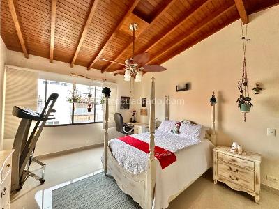 Apartamento de 4 alcobas en venta en Laureles, Medellín, 215 m² · foto 17 de 20