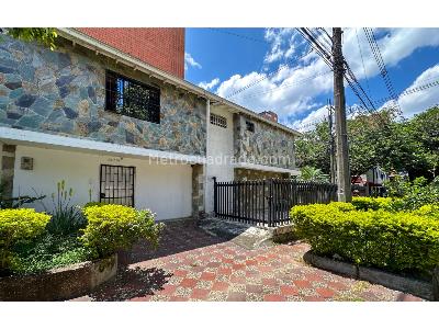 Casa de 5 alcobas en venta en La Castellana, Medellín, 276 m² · foto 2 de 20
