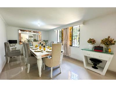 Casa de 5 alcobas en venta en La Castellana, Medellín, 276 m² · foto 5 de 20