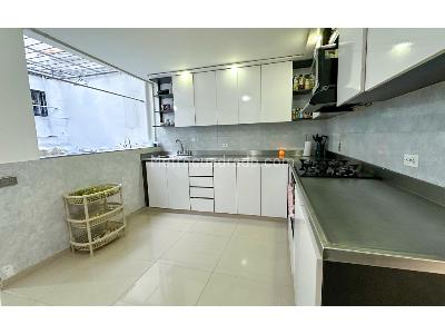 Casa de 5 alcobas en venta en La Castellana, Medellín, 276 m² · foto 6 de 20