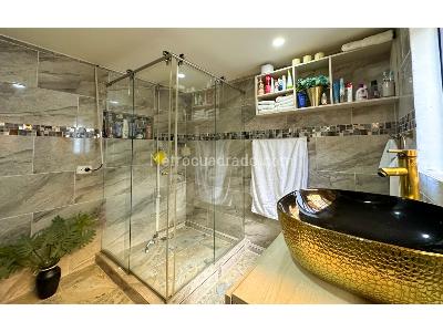 Casa de 5 alcobas en venta en La Castellana, Medellín, 276 m² · foto 9 de 20