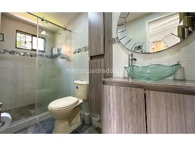 Casa de 5 alcobas en venta en La Castellana, Medellín, 276 m² · foto 17 de 20