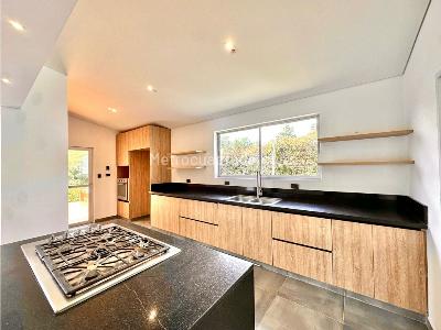Casa de 5 alcobas en venta en Llanogrande, Rionegro, 300 m² · foto 6 de 20