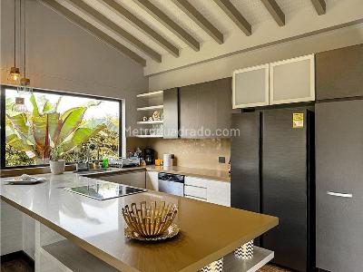 Casa de 4 alcobas en venta en Las Palmas, Medellín, 280 m² · foto 2 de 20