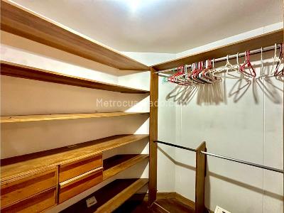 Apartamento de 3 alcobas en venta en La Florida, Medellín, 207 m² · foto 16 de 19