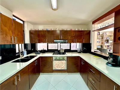 Apartamento de 4 alcobas en venta en Laureles, Medellín, 166 m² · foto 12 de 20