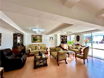 Apartamento de 3 alcobas en venta en Las Acacias, Medellín, 167 m² · foto 4 de 18