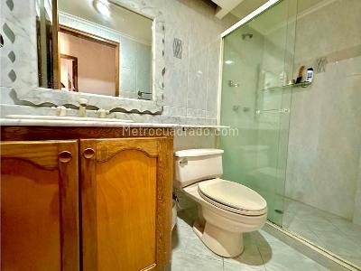 Apartamento de 3 alcobas en venta en Las Acacias, Medellín, 167 m² · foto 10 de 18