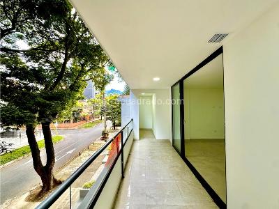 Apartamento de 3 alcobas en venta en Laureles, Medellín, 133 m² · foto 2 de 20