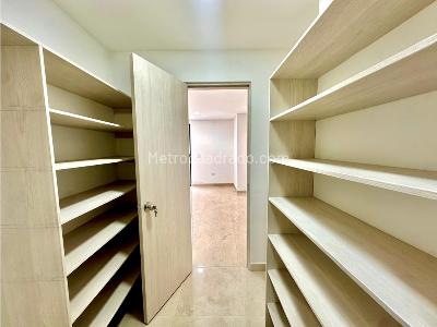 Apartamento de 3 alcobas en venta en Laureles, Medellín, 133 m² · foto 15 de 20