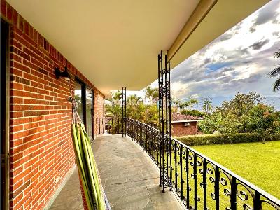 Casa de 4 alcobas en venta en El Poblado, Medellín, 995 m² · foto 2 de 20