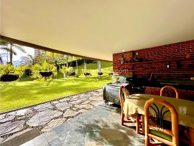 Casa de 4 alcobas en venta en El Poblado, Medellín, 995 m² · foto 3 de 20