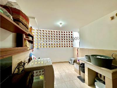 Casa de 4 alcobas en venta en El Poblado, Medellín, 995 m² · foto 13 de 20