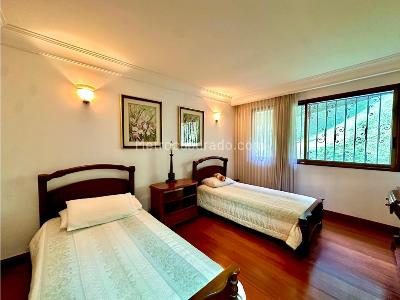 Casa de 4 alcobas en venta en El Poblado, Medellín, 995 m² · foto 19 de 20