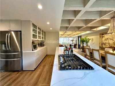 Apartamento de 2 alcobas en venta en El Poblado, Medellín, 208 m² · foto 2 de 20