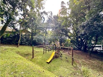 Apartamento de 2 alcobas en venta en El Poblado, Medellín, 208 m² · foto 6 de 20