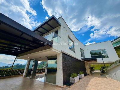 Casa de 4 alcobas en arriendo en Las Palmas, Medellín, 612 m² · foto 2 de 16
