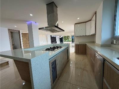 Casa de 4 alcobas en arriendo en Las Palmas, Medellín, 612 m² · foto 7 de 16