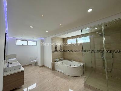 Casa de 4 alcobas en arriendo en Las Palmas, Medellín, 612 m² · foto 9 de 16