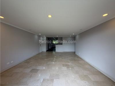 Apartamento de 3 alcobas en venta en Las Palmas, Medellín, 155 m² · foto 3 de 20