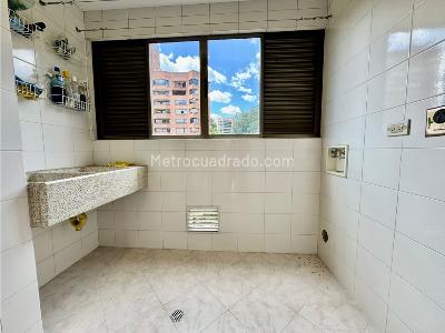 Apartamento de 3 alcobas en venta en Las Palmas, Medellín, 159 m² · foto 13 de 17