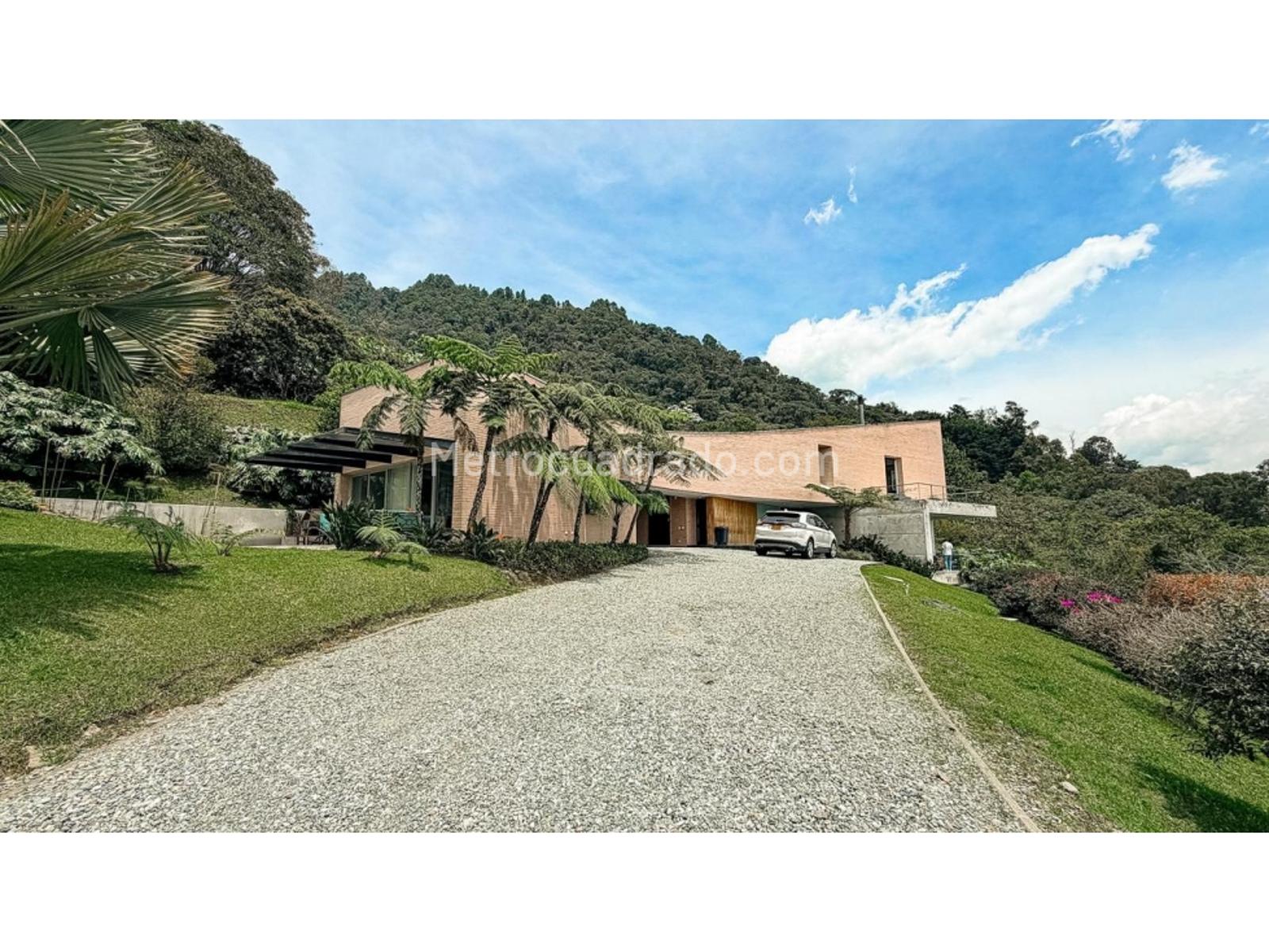 Casa de 4 habitaciones en venta en Palmas, Medellín — imagen 1 de 20