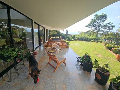 Casa de 4 alcobas en venta en El Poblado, Medellín, 1218 m² · foto 3 de 20