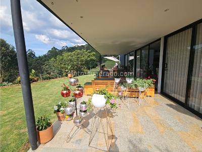 Casa de 4 alcobas en venta en El Poblado, Medellín, 1218 m² · foto 4 de 20
