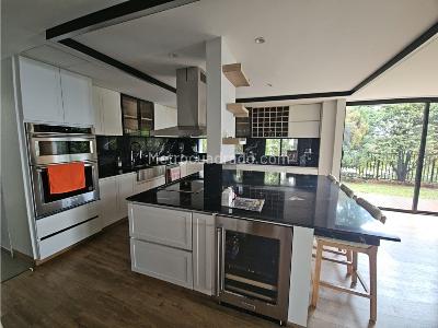 Casa de 4 alcobas en venta en El Poblado, Medellín, 1218 m² · foto 8 de 20