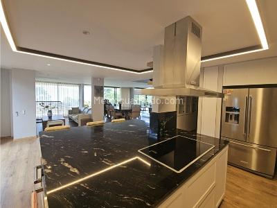 Casa de 4 alcobas en venta en El Poblado, Medellín, 1218 m² · foto 12 de 20